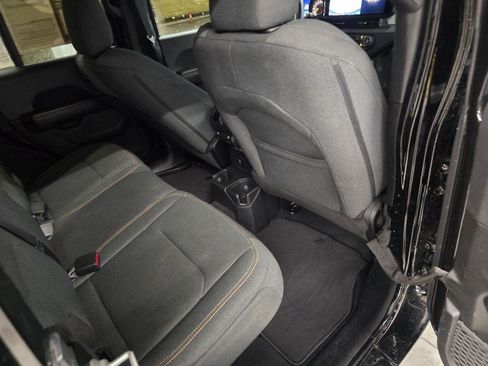 Used 2025 Jeep Wrangler Unlimited Sahara AWD/4WD image 29