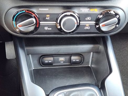 Certified 2025 Kia Soul LX w/ LX Technology Package FWD image 19