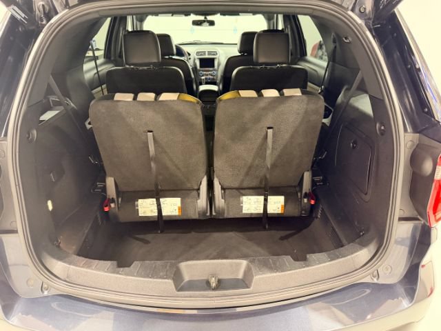 Used 2017 Ford Explorer XLT w/ Equipment Group 202A AWD/4WD image 29