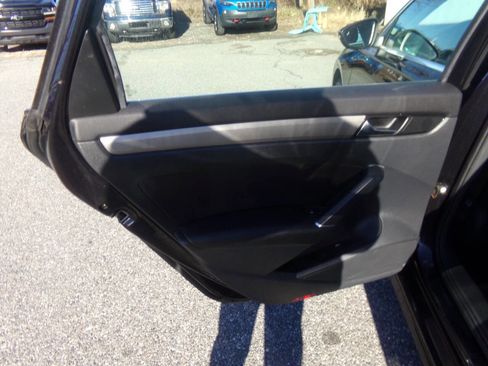 Used 2020 Volkswagen Passat 2.0T SE image 23