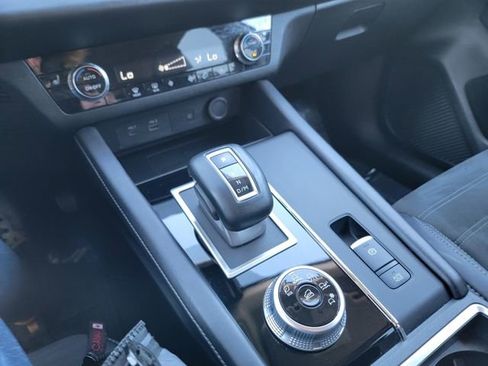 Used 2024 Mitsubishi Outlander SE Black Edition image 40