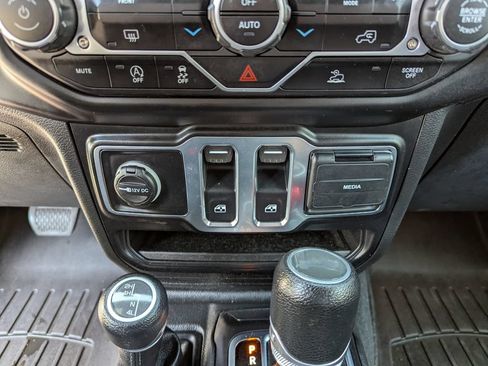 Used 2023 Jeep Wrangler Sport AWD/4WD image 25
