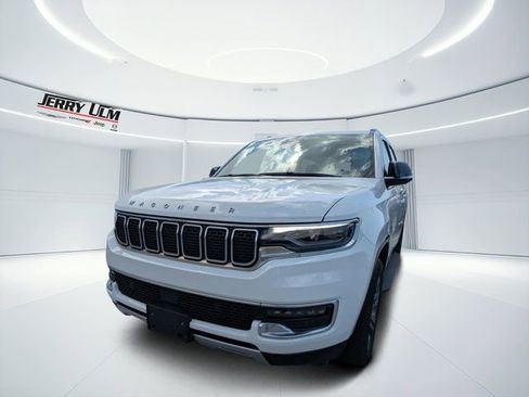 Used 2024 Jeep Wagoneer Series II w/ Flexible Seating Group AWD/4WD image 6