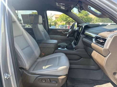 Used 2025 GMC Yukon XL Elevation AWD/4WD image 22