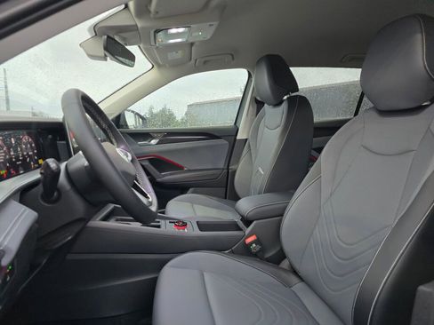 New 2026 Volkswagen Tiguan SE image 18