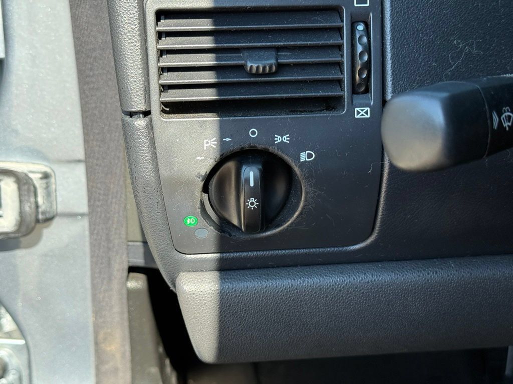 Used 2005 Chrysler Crossfire SRT-6 RWD image 16