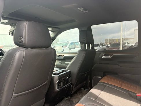 Used 2023 Chevrolet Silverado 1500 High Country w/ High Country Premium Package AWD/4WD image 8
