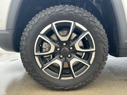 Used 2025 Jeep Compass Trailhawk AWD/4WD image 13
