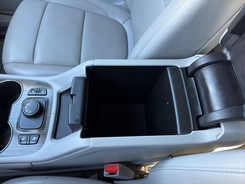 Used 2020 GMC Acadia SLT image 25