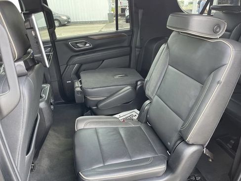 Used 2021 Chevrolet Suburban Premier w/ Premium Package AWD/4WD image 23