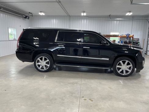 Used 2016 Cadillac Escalade ESV Luxury AWD/4WD image 8