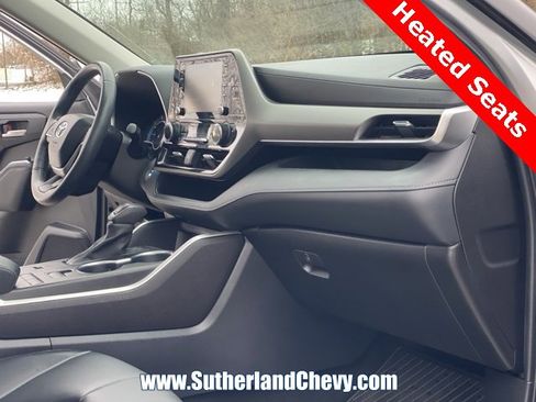 Used 2022 Toyota Highlander XLE image 18
