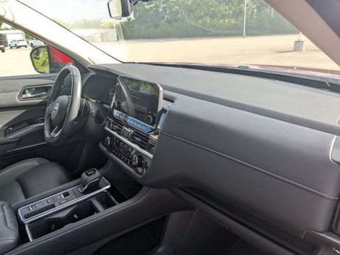 Used 2024 Nissan Pathfinder SL w/ SL Premium Package FWD image 21
