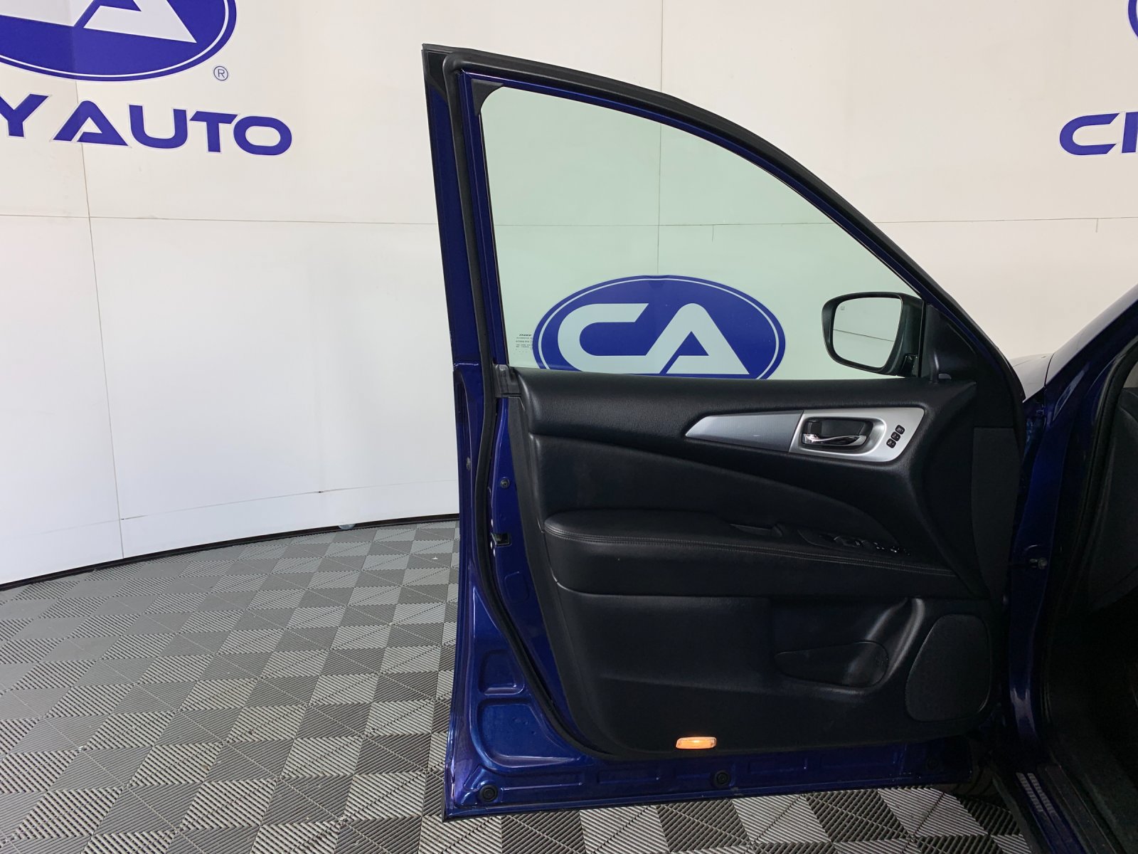 Used 2020 Nissan Pathfinder SL FWD image 13