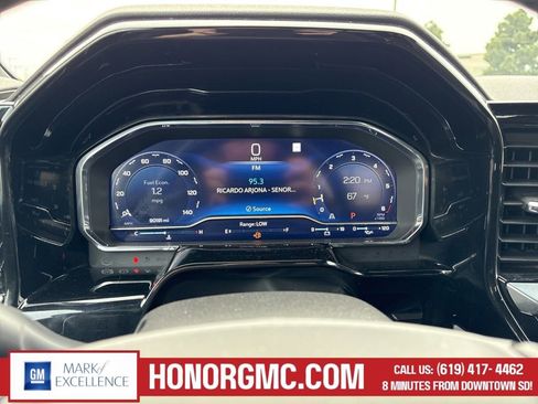 Used 2023 Chevrolet Silverado 1500 High Country w/ Technology Package image 32