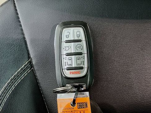 Used 2024 Chrysler Pacifica Touring-L image 30