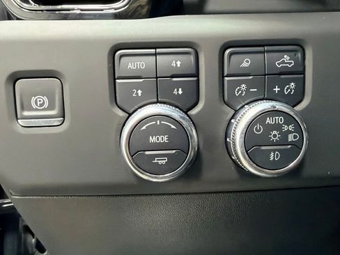 Used 2025 GMC Sierra 2500 AT4 w/ AT4 Premium Plus Package AWD/4WD image 30