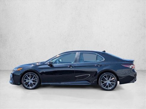 Used 2023 Toyota Camry SE w/ Cold Weather Package FWD image 9