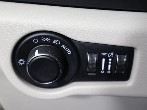Used 2021 Chrysler Voyager Lxi FWD image 33