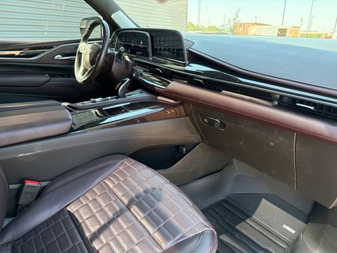Used 2023 Cadillac Escalade Sport Platinum AWD/4WD image 39