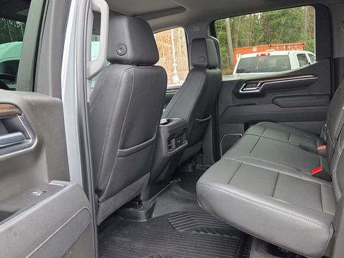 Used 2025 Chevrolet Silverado 1500 LT Trail Boss w/ Convenience Package II image 7