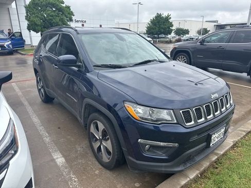 Used 2017 Jeep Compass Latitude w/ Popular Equipment Group FWD image 2