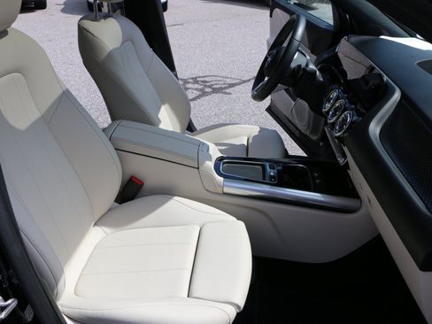 Used 2025 Mercedes-Benz GLA 250 4MATIC image 30