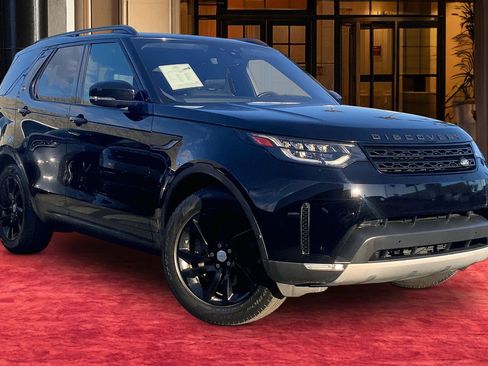 Used 2020 Land Rover Discovery HSE image 2