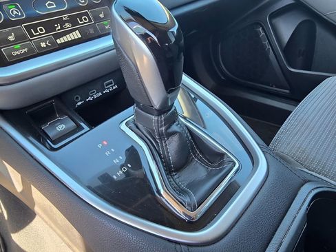 Used 2023 Subaru Outback Premium image 19