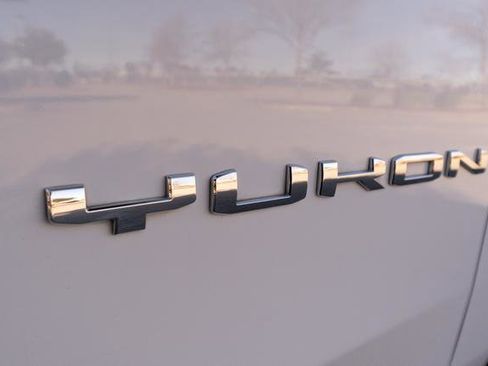 Used 2023 GMC Yukon XL SLT image 44