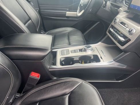 Used 2024 Ford Explorer XLT w/ Equipment Group 202A image 7