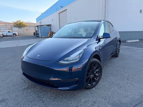 Used 2023 Tesla Model Y Long Range AWD/4WD image 11