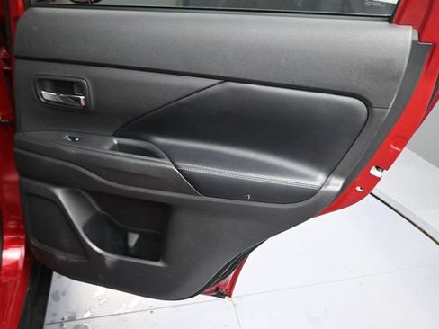 Used 2020 Mitsubishi Outlander SE AWD/4WD image 15
