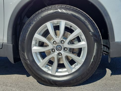 Certified 2018 Nissan Rogue SV image 5