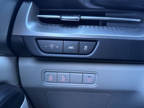 Used 2023 Kia Carnival LX image 37