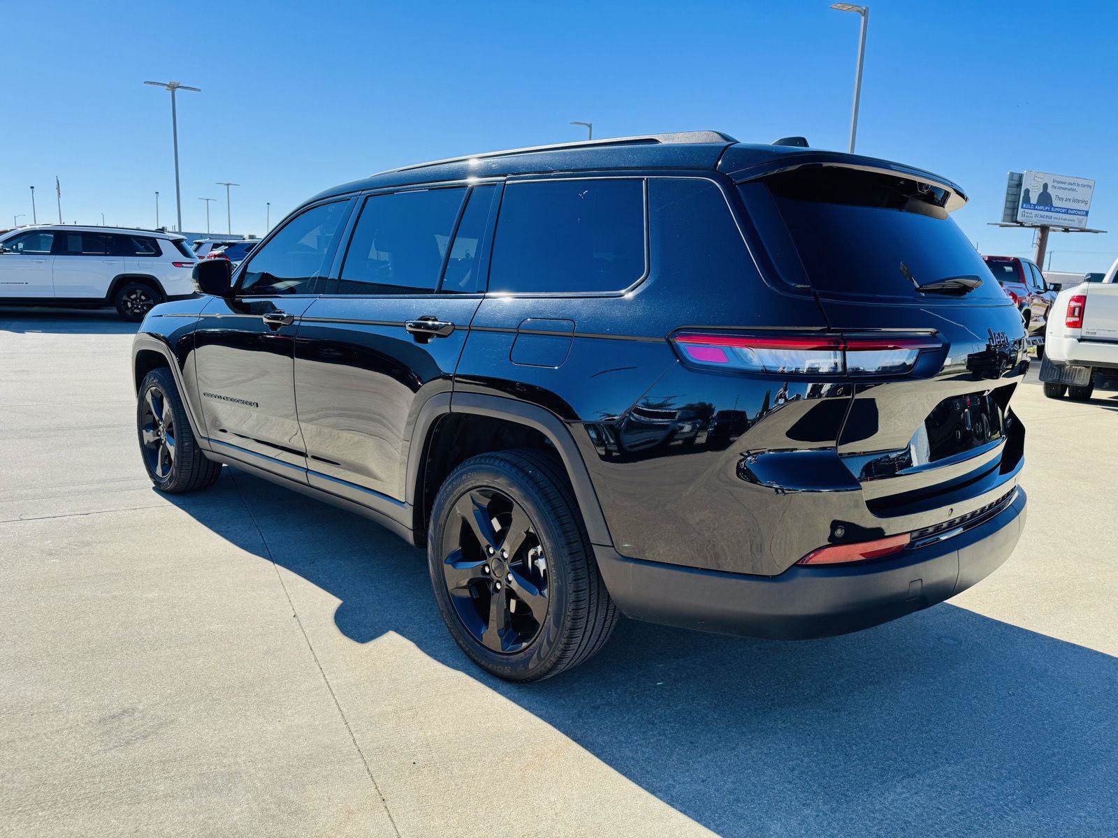 Used 2023 Jeep Grand Cherokee L Limited w/ Luxury Tech Group II AWD/4WD image 44