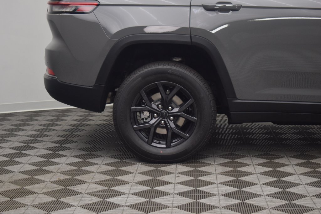 New 2027 Jeep Grand Cherokee Altitude AWD/4WD image 9