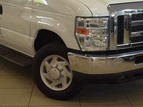 Used 2014 Ford E-350 and Econoline 350 XLT RWD image 5