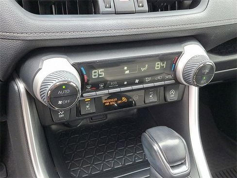 Used 2020 Toyota RAV4 XLE Premium image 13