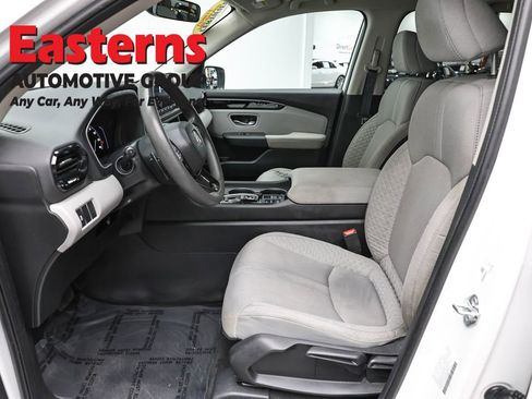 Used 2023 Honda Pilot LX image 14