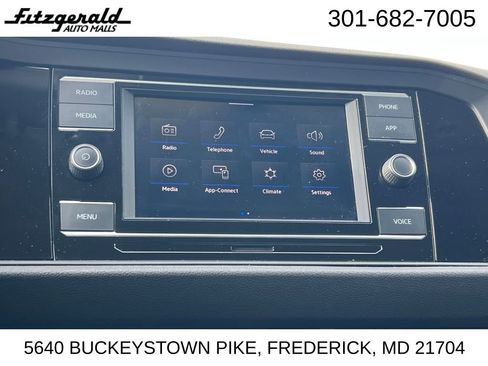 Used 2024 Volkswagen Jetta SE image 21