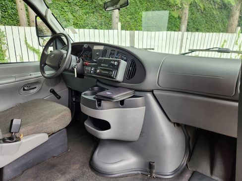 Used 2006 Ford E-450 and Econoline 450 RWD image 2