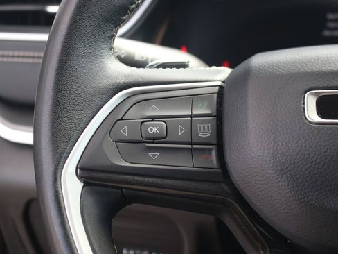 Used 2022 Jeep Grand Cherokee L Laredo w/ Luxury Tech Group I AWD/4WD image 20