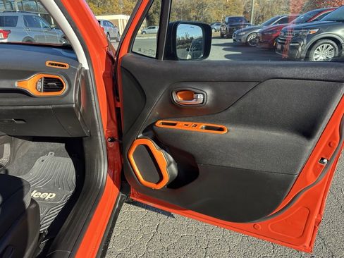 Used 2020 Jeep Renegade Sport w/ Sport Appearance Group image 16