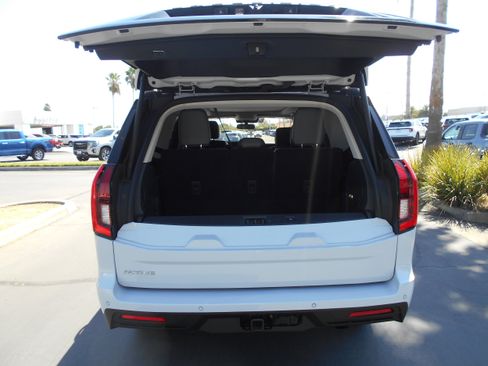 Certified 2025 Ford Expedition Active RWD image 11