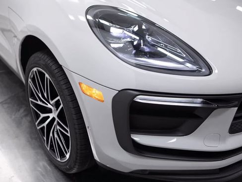 Certified 2026 Porsche Macan AWD/4WD image 12