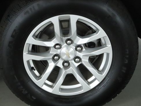 Used 2023 Chevrolet Suburban LT image 41