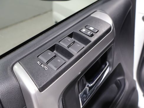 Used 2019 Toyota 4Runner SR5 AWD/4WD image 15