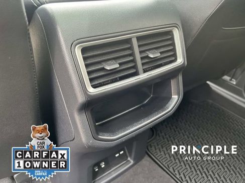 Used 2024 Volkswagen Atlas Cross Sport SE w/ Panoramic Sunroof Package FWD image 31