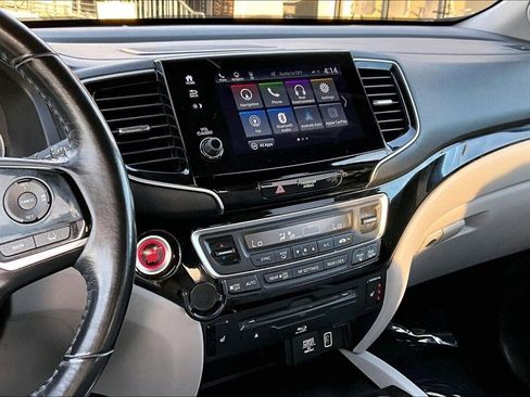 Used 2019 Honda Pilot Touring image 8